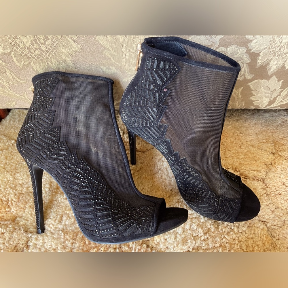 Jessica Simpson, Sexy Black Booties